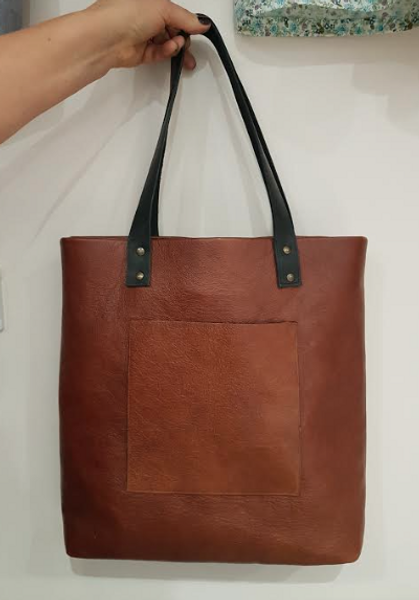 Leather tote bag in tan brown