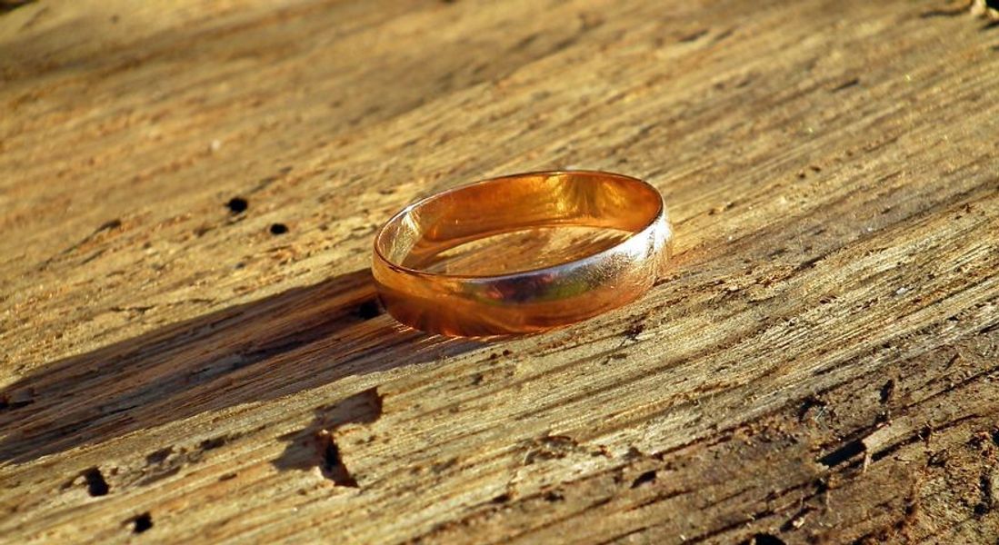 Simple Gold Band Wedding Ring