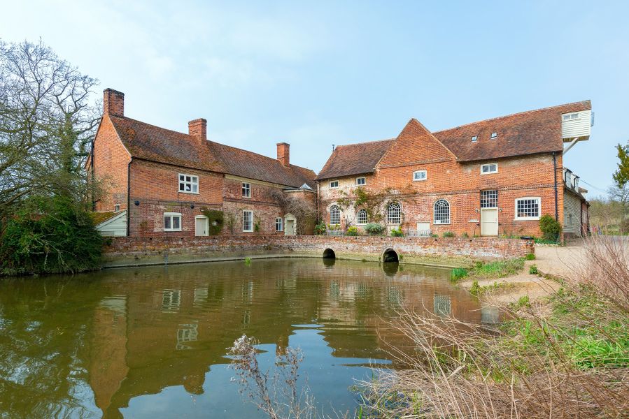 Sketching and painting flowers in a Suffolk garden at Flatford Mill