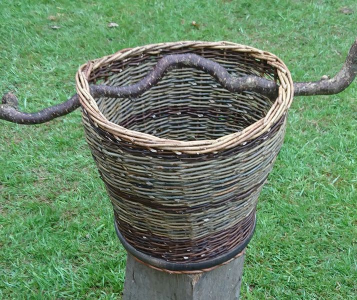 Kindling basket with handle