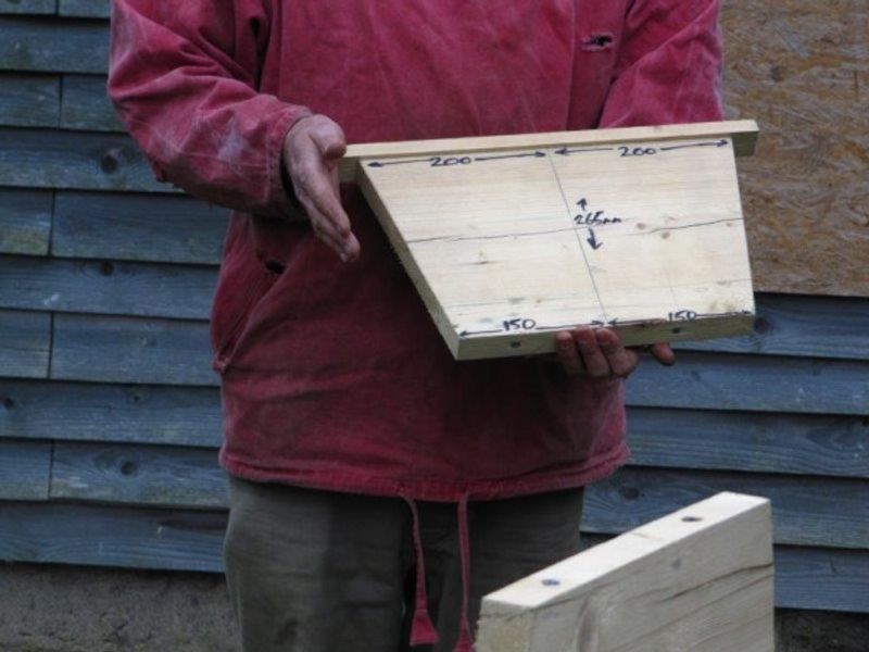Bees for Development's recommended size for top-bar hives in UK