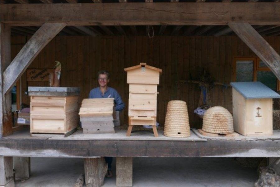 We explain all the beekeeping options, from simplest to more complex