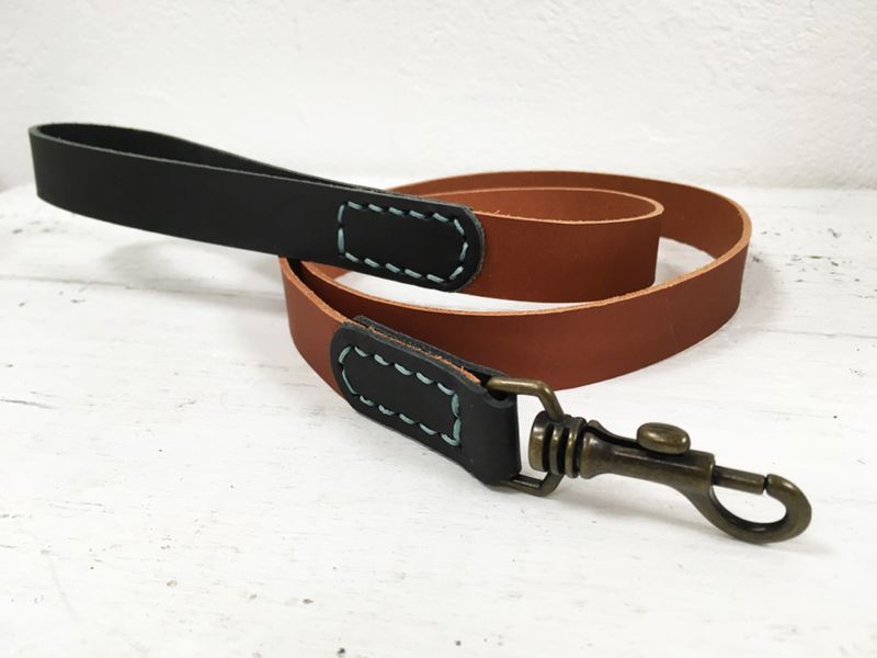 Veg tan dog lead with hand stitched detail