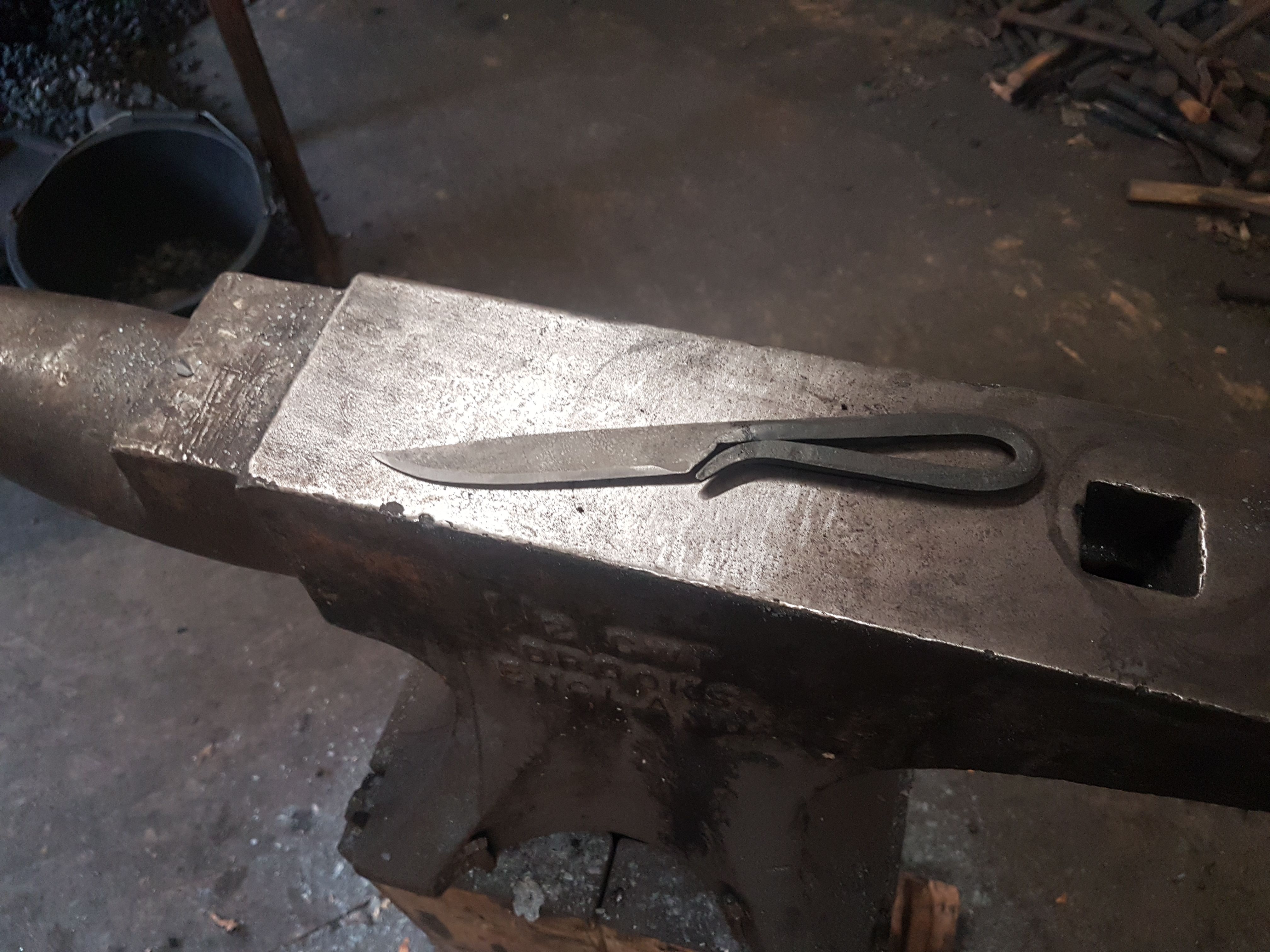 BLACKSMITHING: making fish cutting 'knife' Indian black Smith