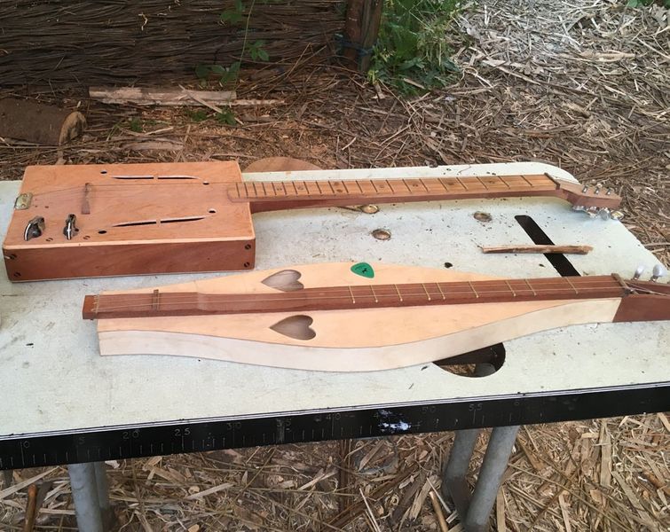 Dulcimer cigar box guitar at Greenwood Days