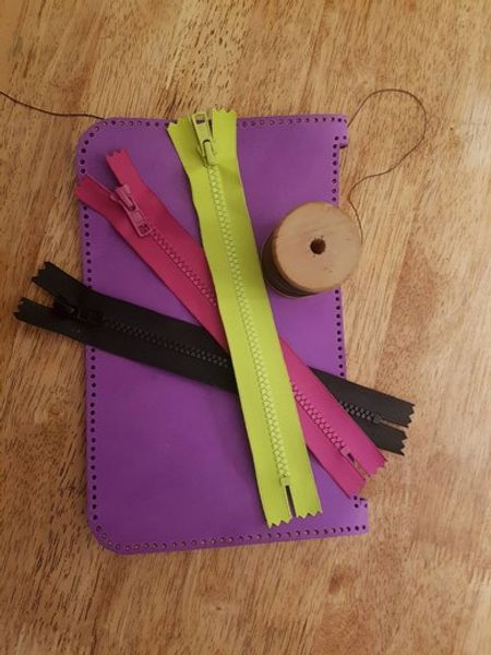 Do-it-yourself-bag-kit-Make-a-Bag-at-home-leather-course-Handmade-zip-pouch-zip-colours