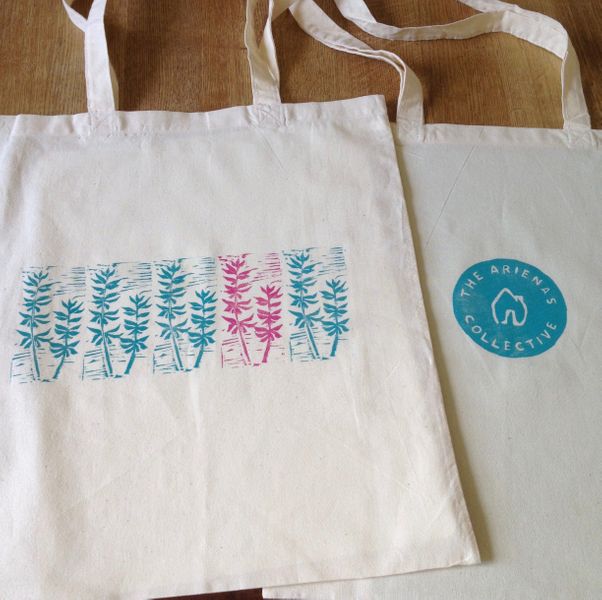 Designing and printing bespoke tote bags on lino printing workshop in Edinburgh.