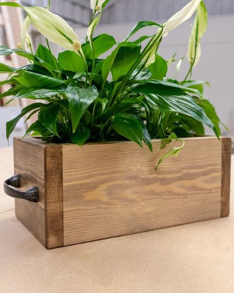 Learn how to make a wooden planter on this beginners woodworking workshop