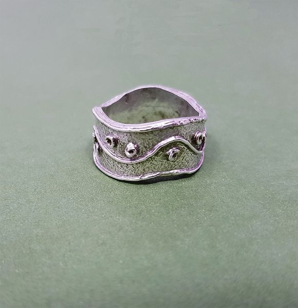 Niki's textured ring