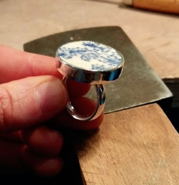 set sea ceramic on a ring