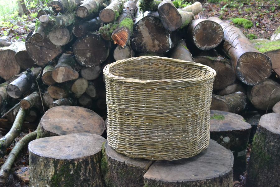 A simple round basket to start you off on your basketry journey
