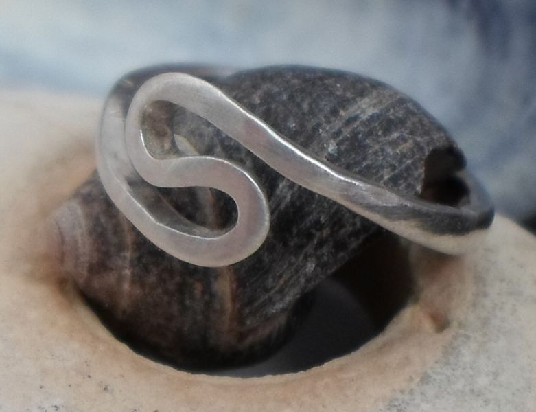 A swirl ring is lovely for beginners