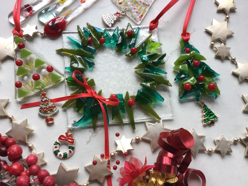 Make a set of Christmas decorations