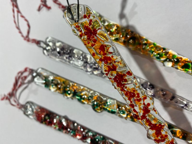 Choose from a wide range of coloured frits to decorate your icicles - and they don't have to be traditional holly and berry colours!