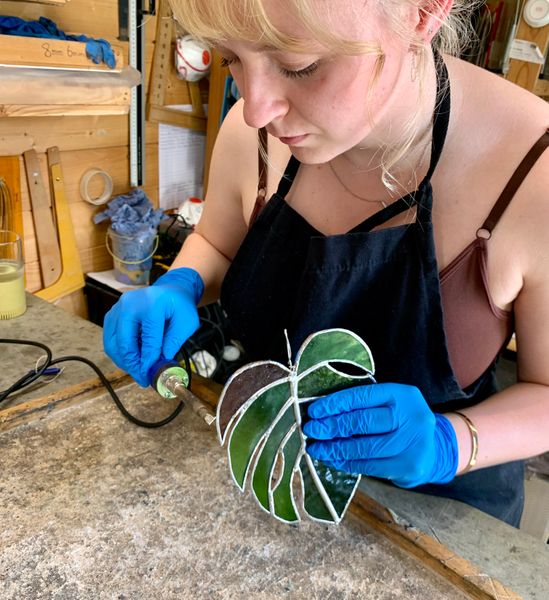 Soldering the edges of the leaf