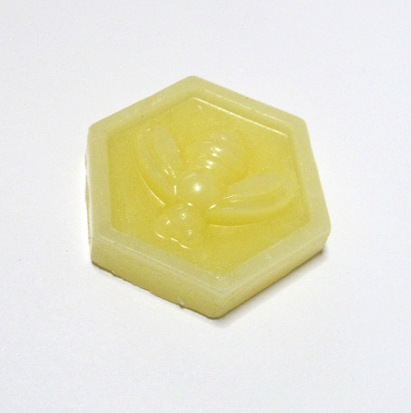 2.5g (4cm dia x 1cm) approx, Triple filtered, British beeswax block.