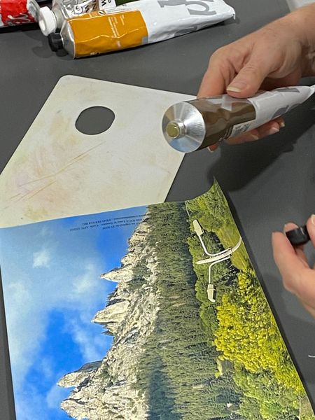Learn to choose and mix your oil paints - all paints and mixing media provided
