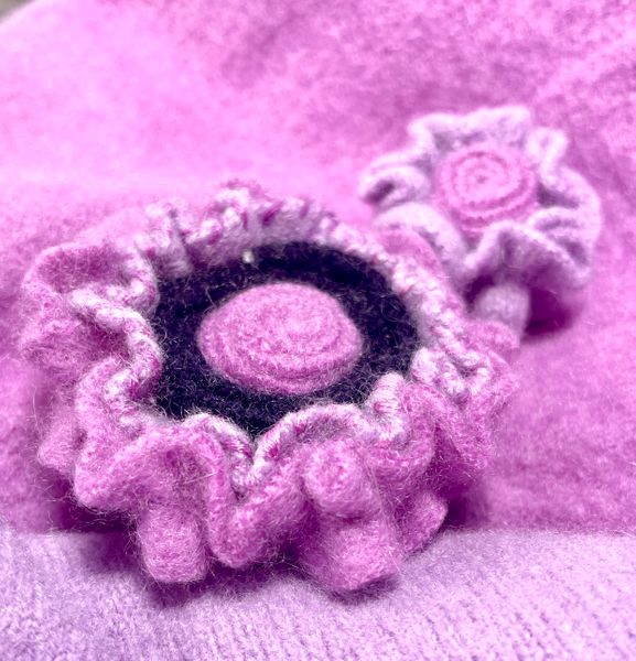 Soft-woollen-brooch