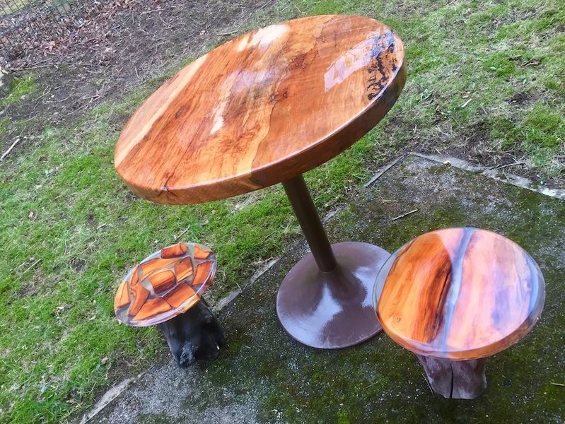 Oak table with random side tables