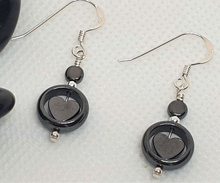 ♥ HEMATITE 925 EARRINGS WITH TINY HEART CENTRAL OF A CIRCLE ♥