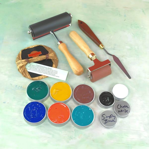 Vibrant ink colours x 6 pots of 30ml along with a smaller black and white tint pot, 2 wooden handle rollers, a wooden handle artist knife and a bamboo baren