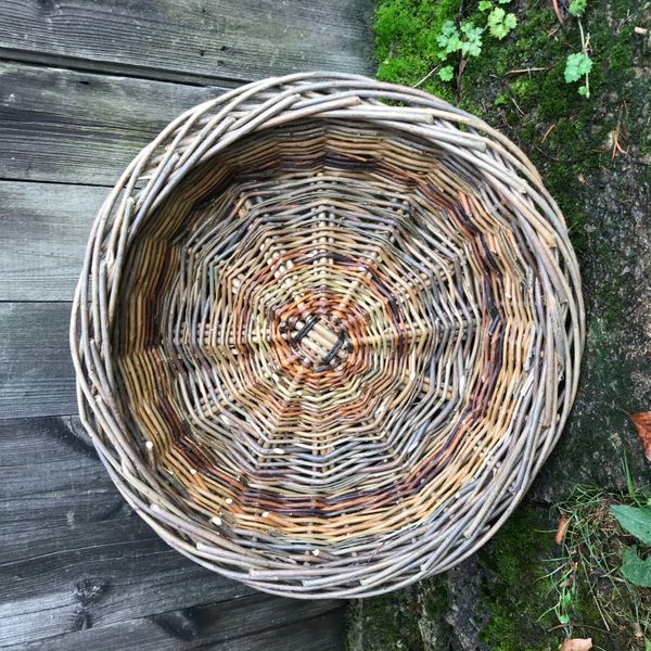 log basket looking inside...