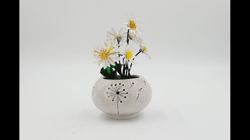 6 daisies in a small bowl