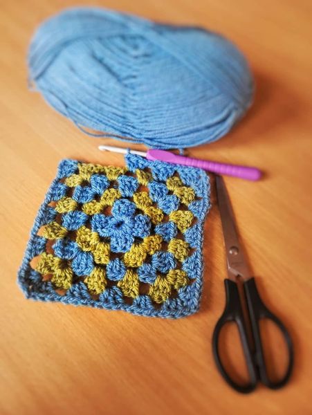 A granny square made by someone in a class which was their second session. Good work, Anna!
