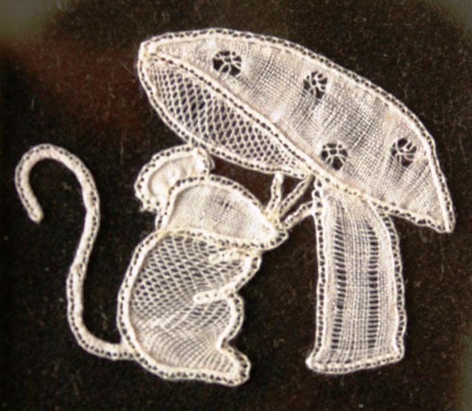 Honiton Lace - Mouse & Toadstool