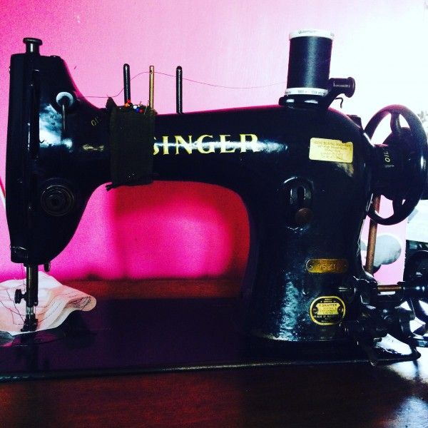 Vintage singer sewing machine 