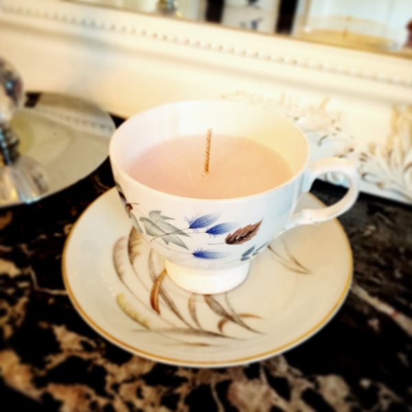 Vintage tea cup candle