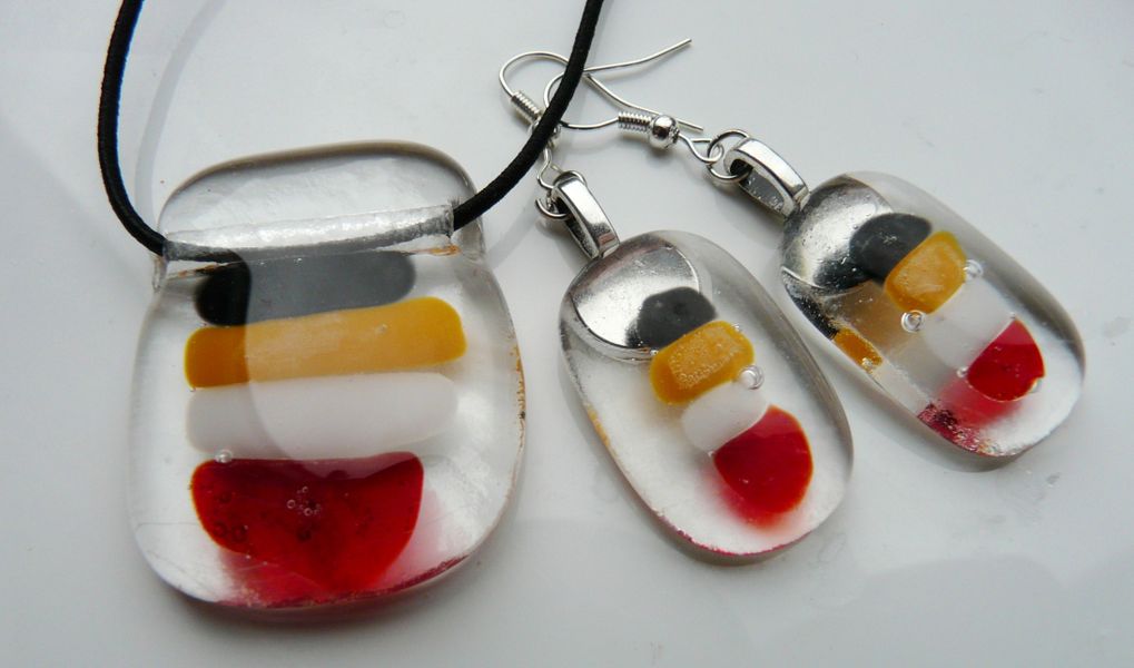 Fused glass jewellery making class, Leyland, Lancashire