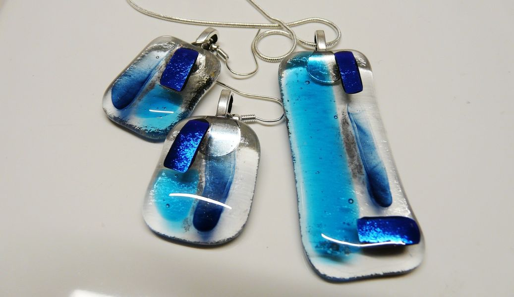 Fused glass jewellery making class, Leyland, Lancashire