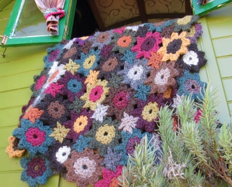 Vintage Crochet Flower Shawls, Wraps & Scarves Workshop Craft Classes Creative Retreat