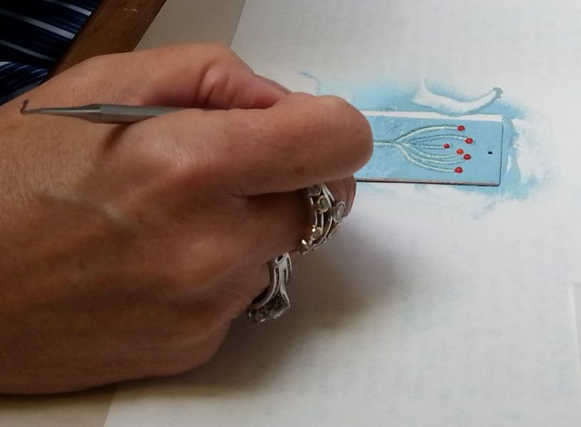 Drawing seedhead design in enamel powder