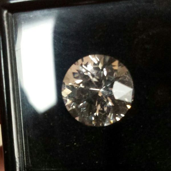 Light yellow topaz srb under natural light. 10.5mm in diameter and 4.90ct