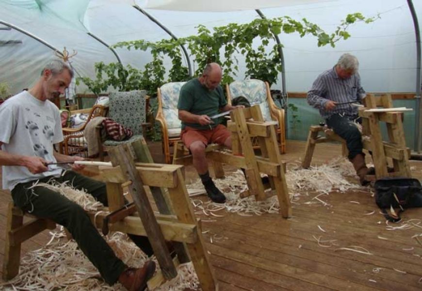 Shaving green wood components for chairs