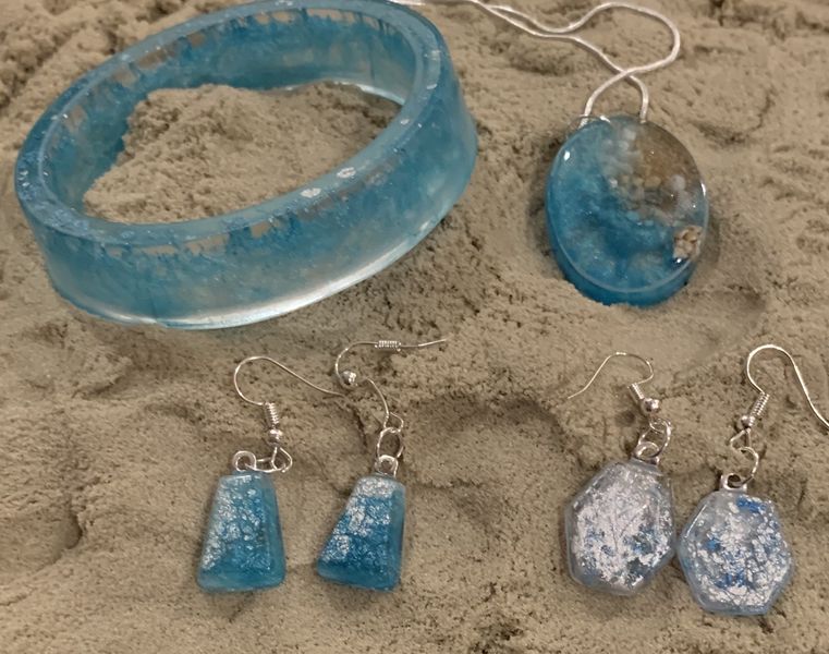 Beach themed jewellery by Laura.  November 2019