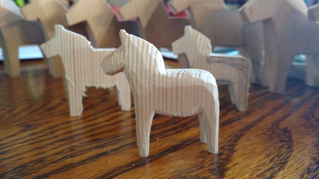 A range of dala horse sizes available for you