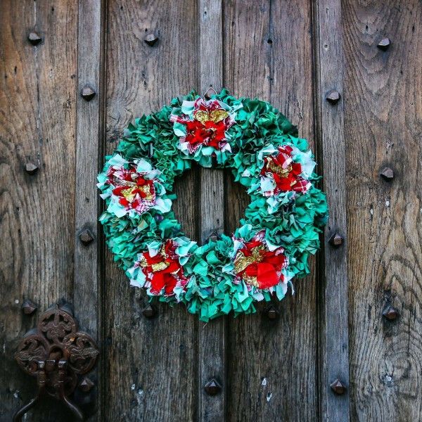 Traditional Rag Rug Christmas Wreath