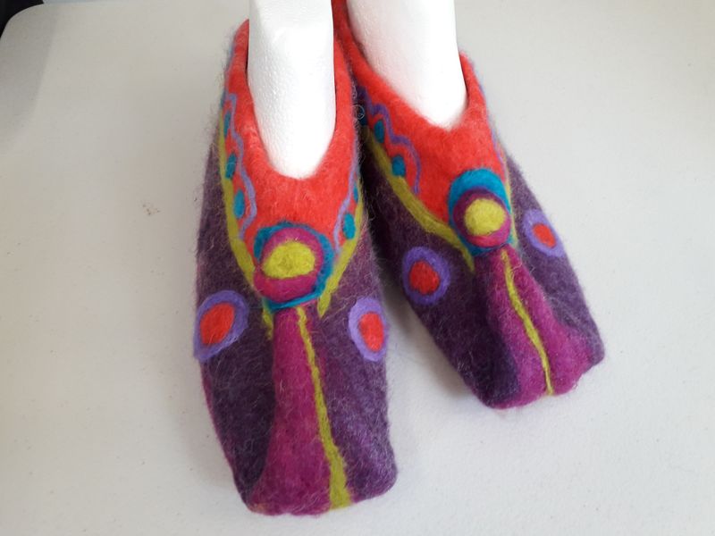 A rather stylish pair of jester boots with their toes fimly held back to form their decoration.
