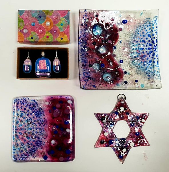 A beautiful set of glass made on the Beginners Fused Glass Workshop with Crafts in the Valley.