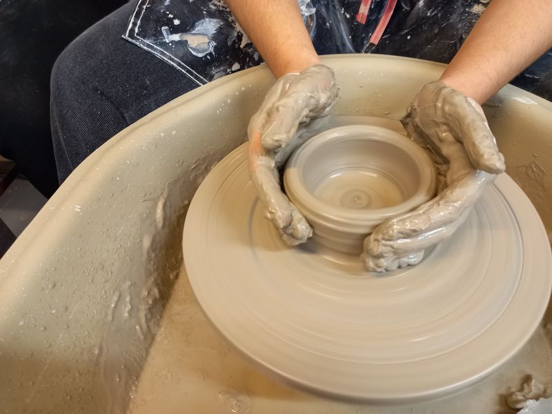 pot throwing on a potters wheel