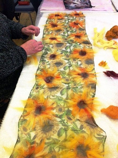 Sunflowers table runner