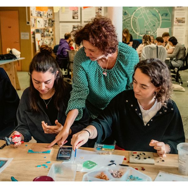 Tutor, Debra, working with students