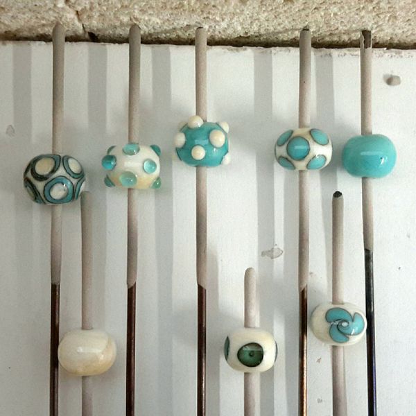 demonstration beads annealing in the kiln