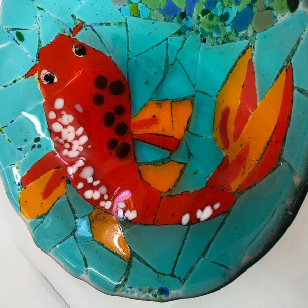 Fish on a beautiful dish! Made on our fused glass beginners day course at Rainbow Glass Studios London 