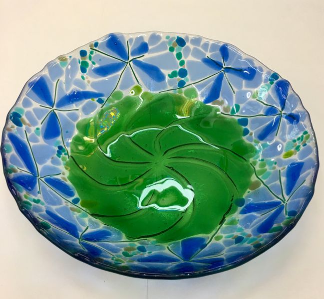 Stunning Agapanthus bowl made by a complete beginner on our day course! If you have an idea, we’ll help you make it! 