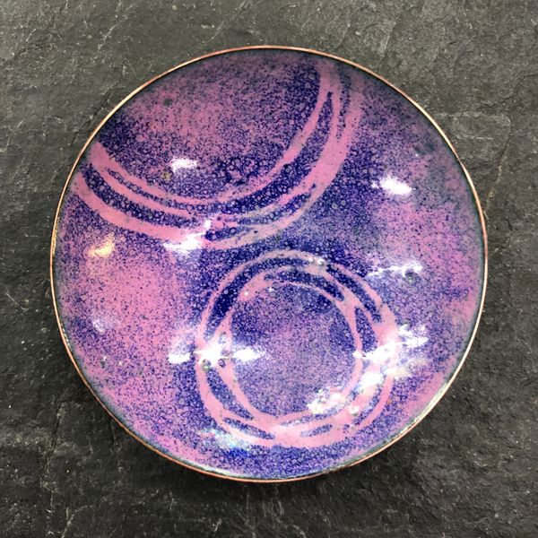 What a great colour combination on this enamelled bowl! Superb! 