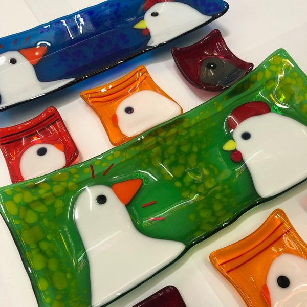 Fused Glass feathered friends made on the Beginners day course at Rainbow Glass Studios N16 0JL